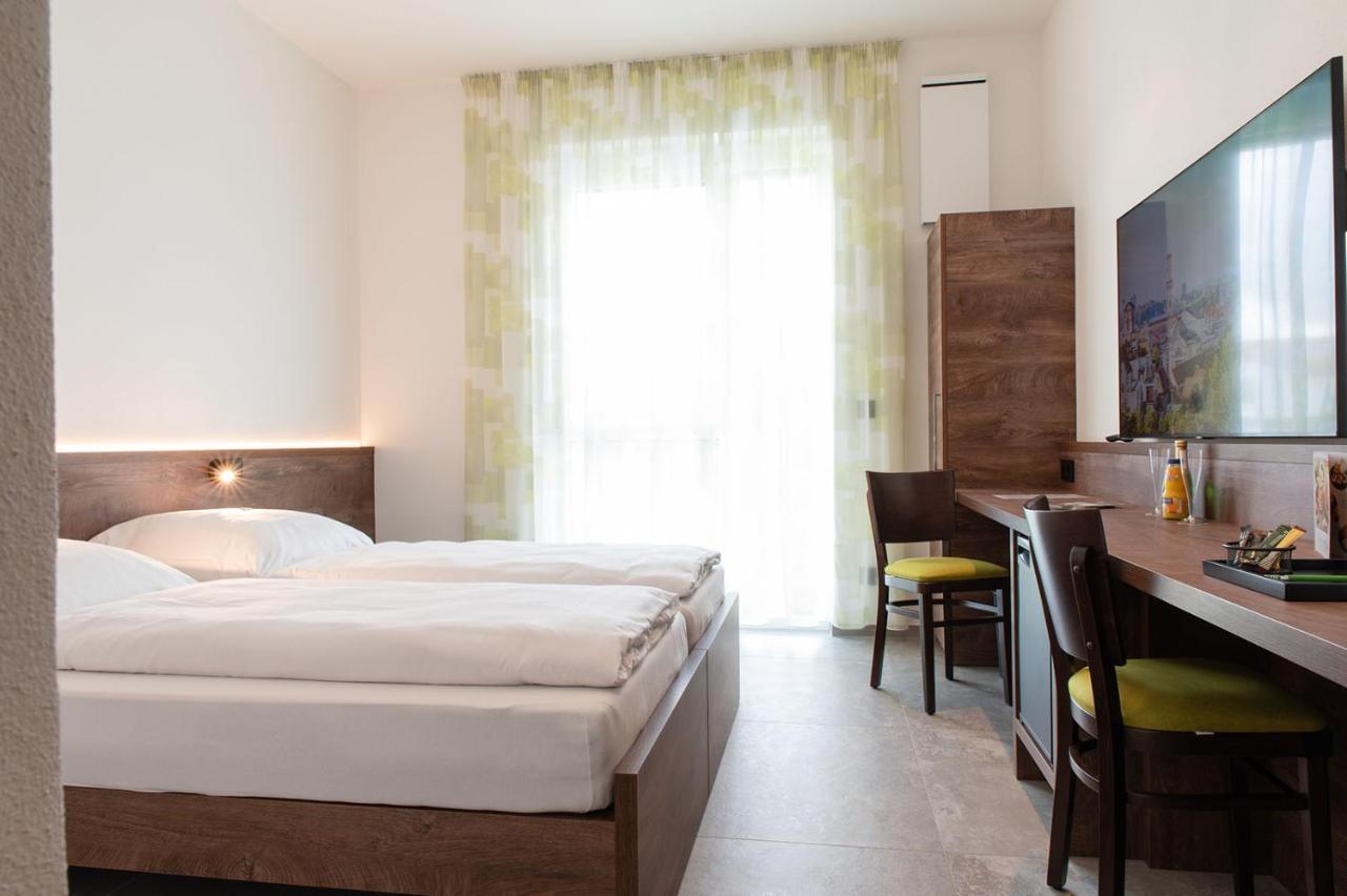 Hotel Gruene Elster Fürth エクステリア 写真
