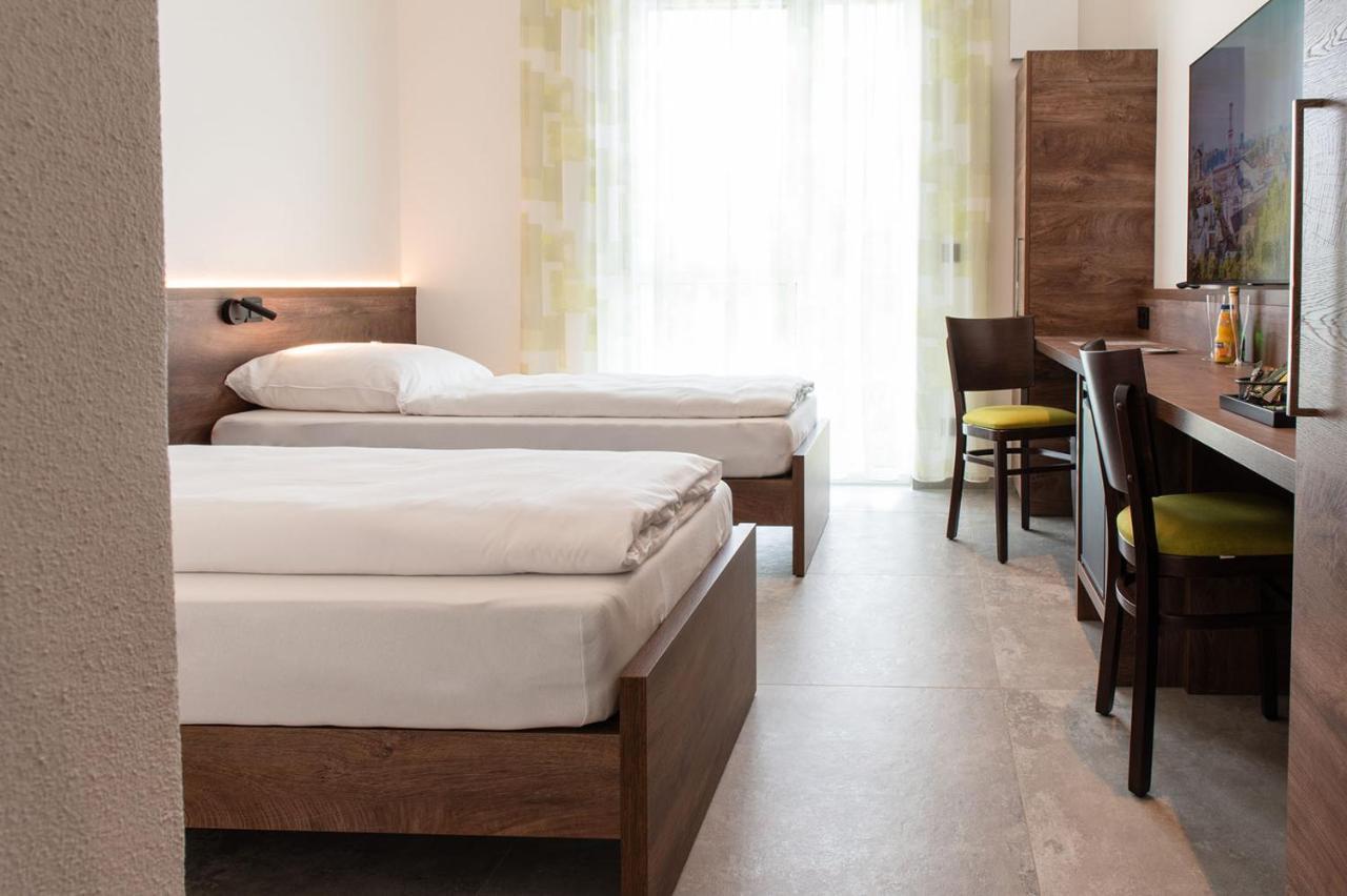 Hotel Gruene Elster Fürth エクステリア 写真